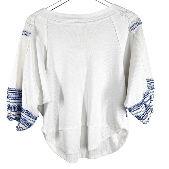 WE THE FREE Bubble Tee Oversized V-Neck White Shirt with Blue Embroidery Size XS - Picture 6 of 10